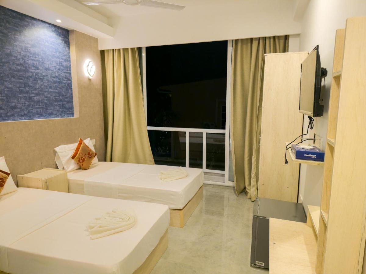 Arora View Hotel Maafushi Bagian luar foto