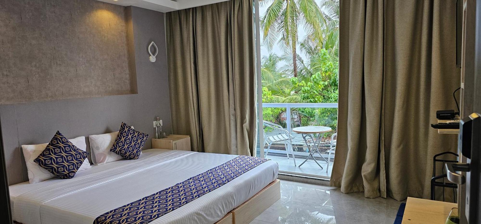 Arora View Hotel Maafushi Bagian luar foto